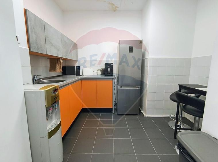 Birou, de 320 mp, în Periferie