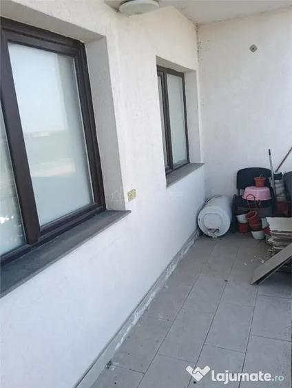Apartament cu 2 camere decomandat în Lazu