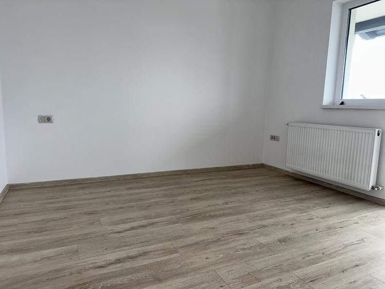 Casă individuală cu 4 camere cu Canalizare în Cetate