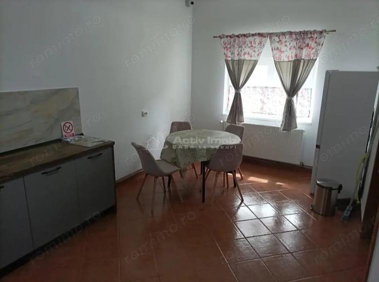 Casă cu 10 camere cu Teren 980 Mp în Central