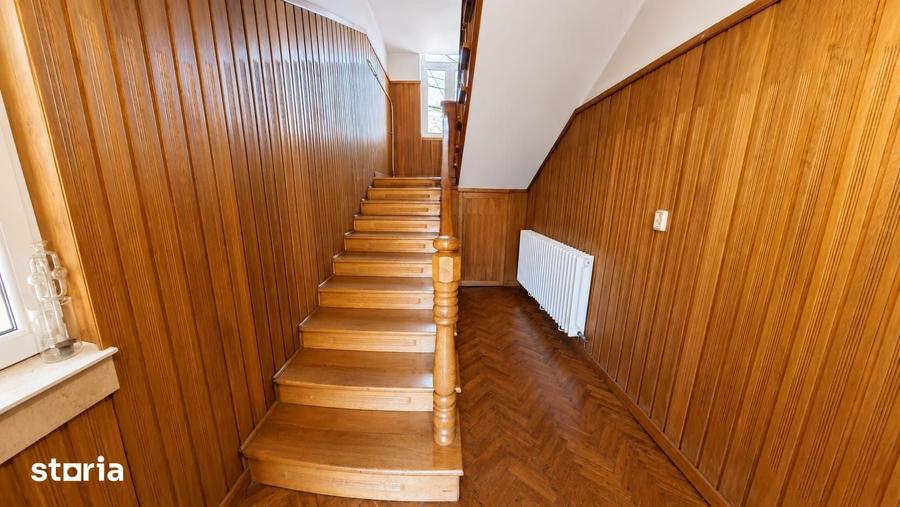 Casă cu 4 camere cu Teren 563 Mp în Central