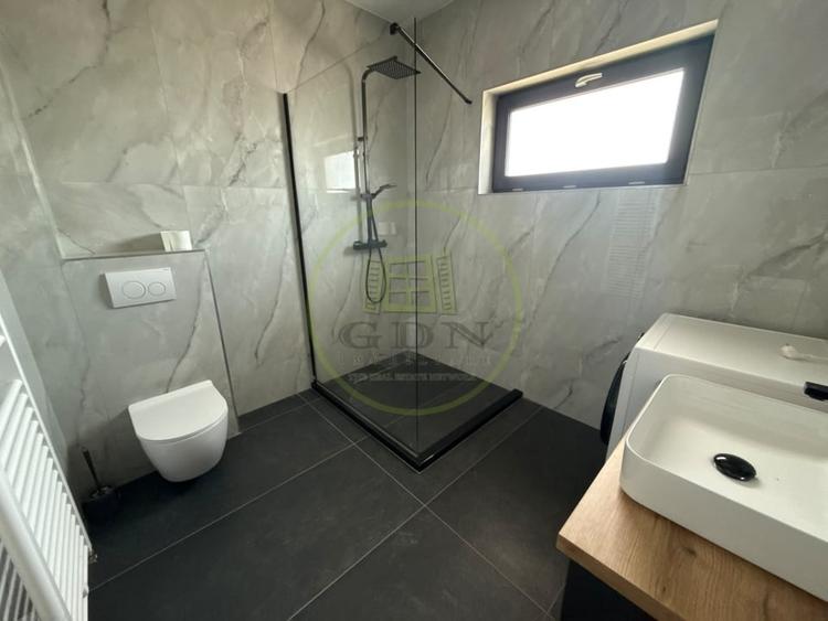 Apartament cu 3 camere decomandat, mobilat în Exterior Est