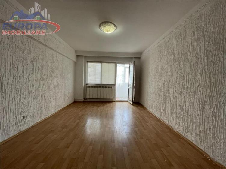 Apartament cu 4 camere de zona centrala Tulcea - 2