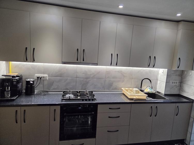 Apartament cu 3 camere decomandat în Nicolina
