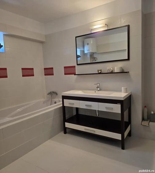 Apartament cu 5 camere decomandat în Aviației