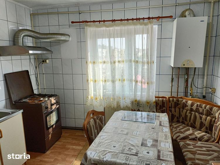 Apartament cu 3 camere semidecomandat în Exterior Vest