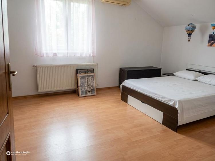 Casă individuală cu 6 camere cu Canalizare în Central