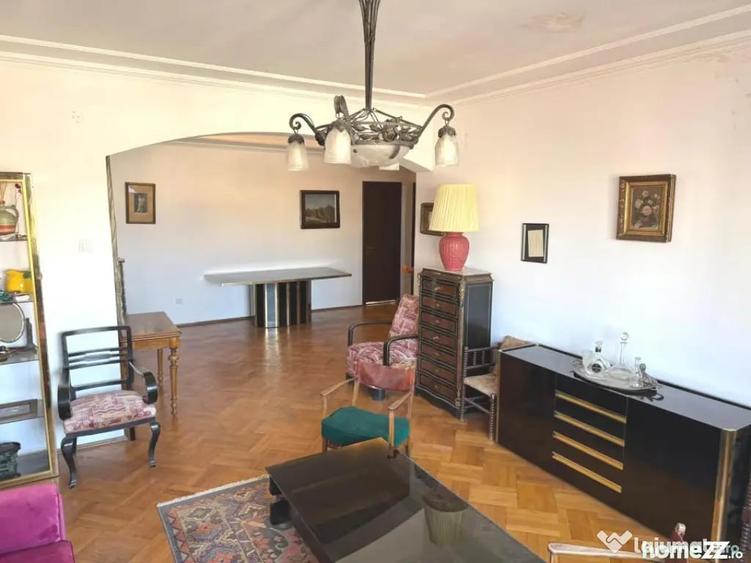 Apartament cu 3 camere decomandat în P-ța Universității