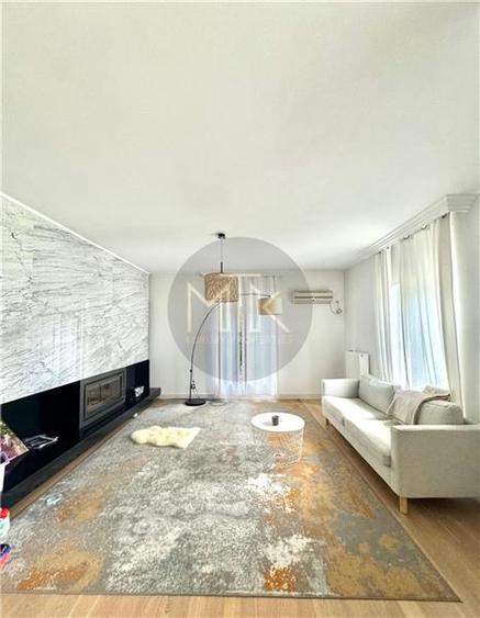 Duplex cu 8 camere cu Canalizare în Iancu Nicolae