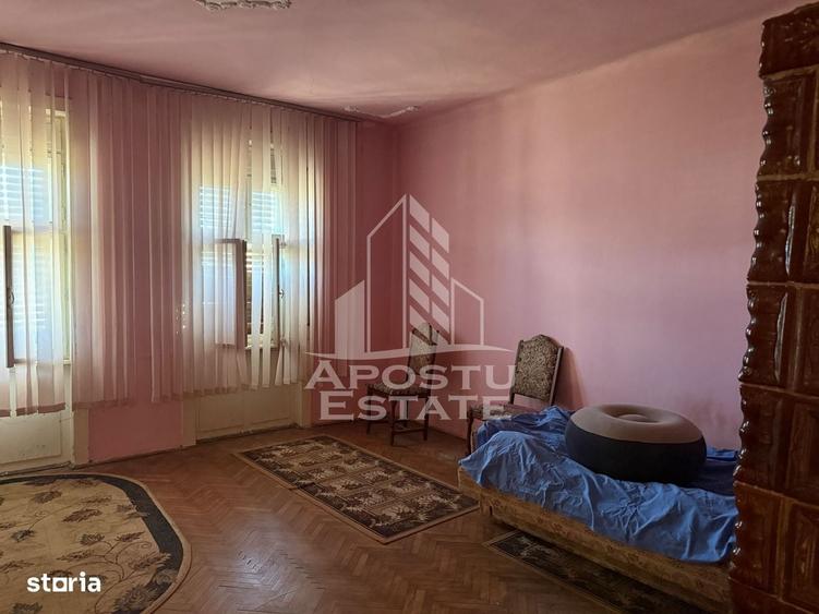 Casă cu 4 camere în Jupani