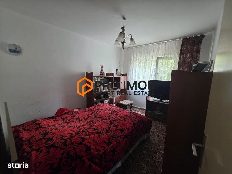 Apartament cu 4 camere decomandat în Central