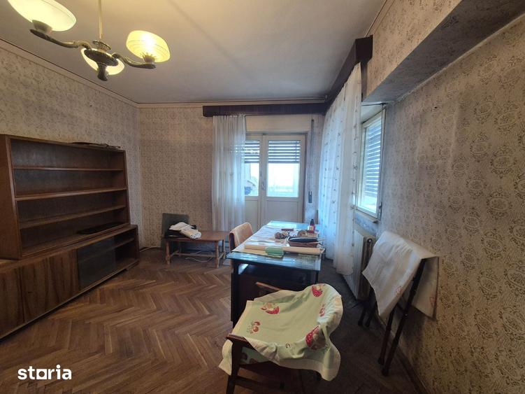 Apartament cu 3 camere decomandat în Vest
