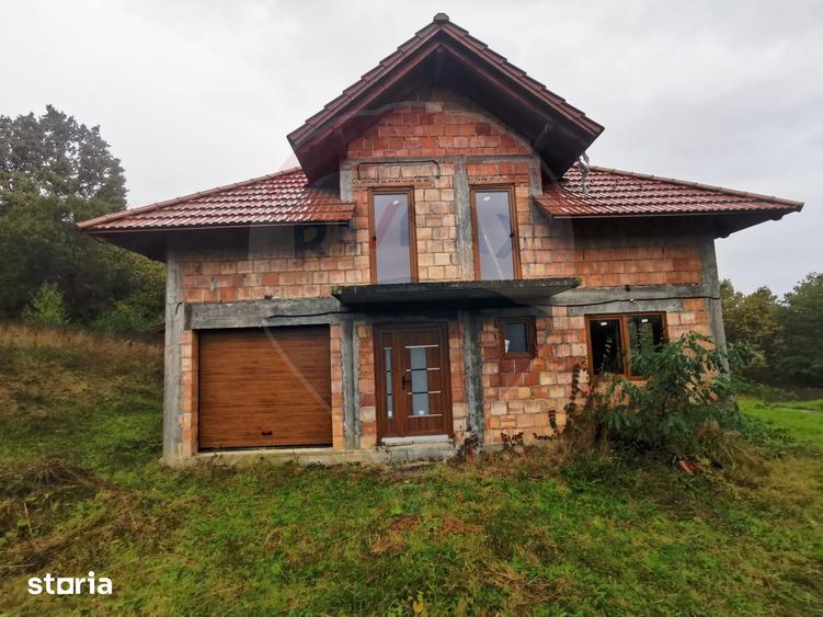 Casă cu 5 camere cu Teren 6400 Mp în Copalnic