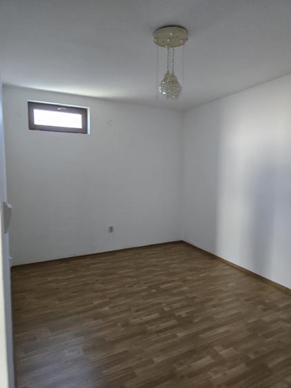 Casă cu 4 camere cu Teren 100 Mp în Central