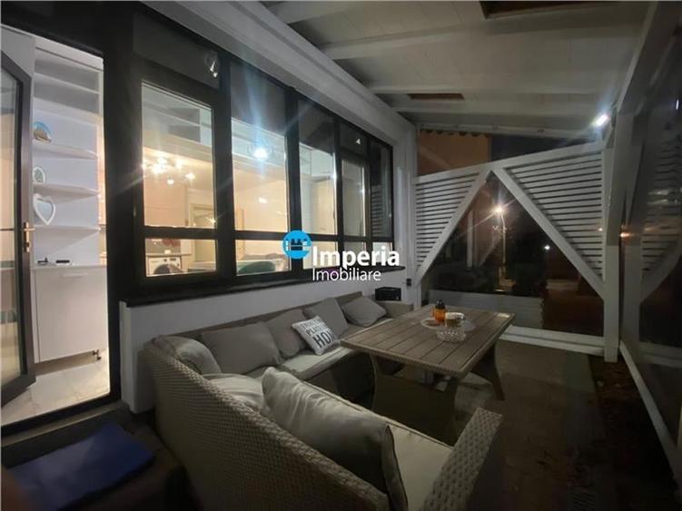 Apartament cu 3 camere decomandat în Podul de Fier