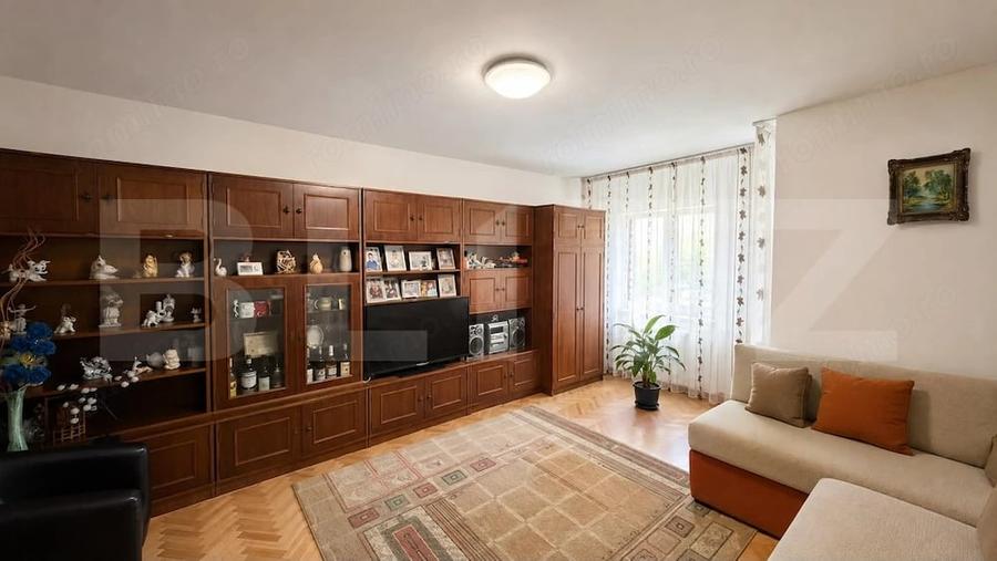 Apartament cu 4 camere decomandat în 1 Mai