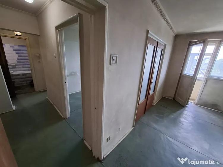 Apartament cu 3 camere decomandat în Drumul Taberei
