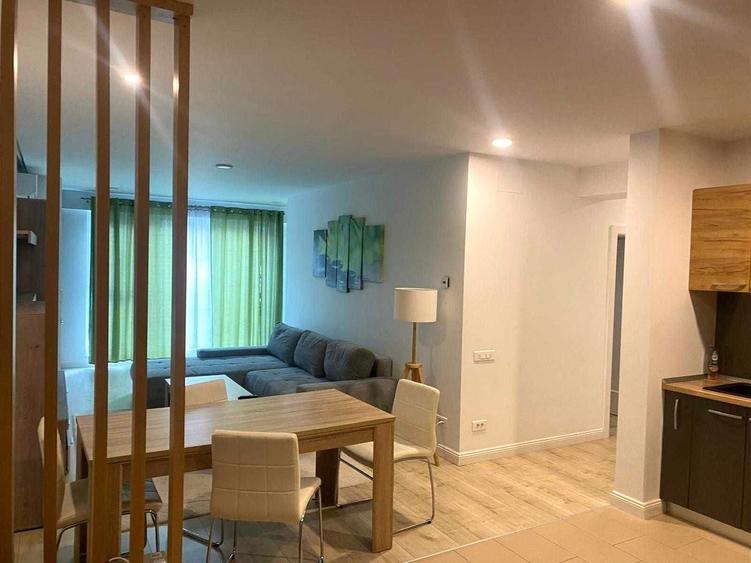 Apartament cu 3 camere decomandat în Sisești