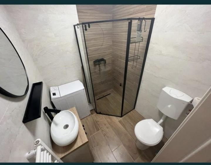 Apartament cu 2 camere decomandat, mobilat în Central
