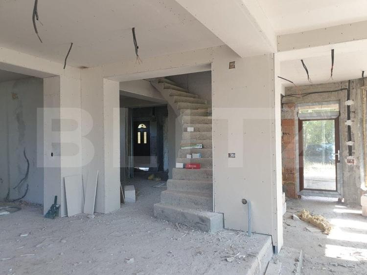 Casă individuală cu 6 camere cu Teren 1000 Mp în Tărtășești