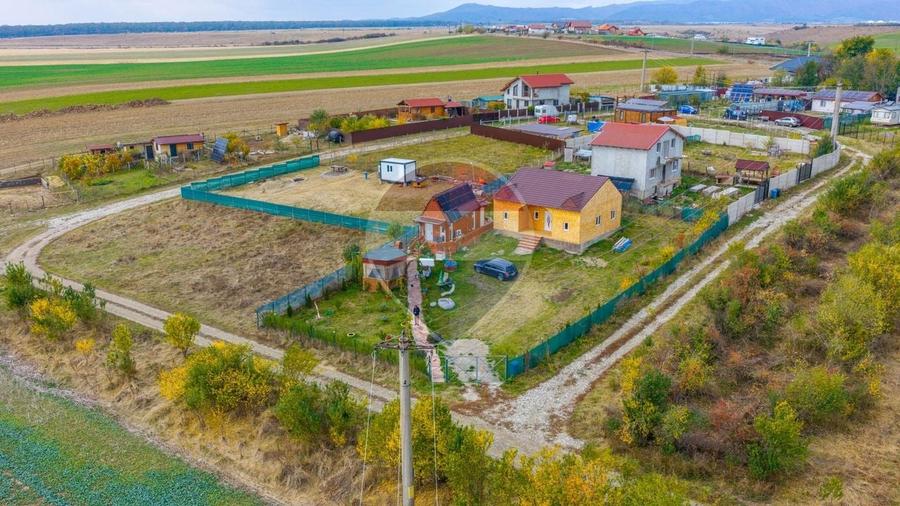 Casă individuală cu 4 camere cu Teren 938 Mp în Satu Nou