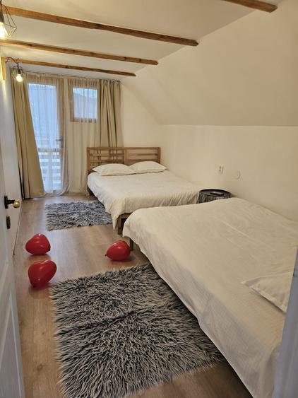Casă cu 2 camere cu Teren 10000 Mp în Livezile