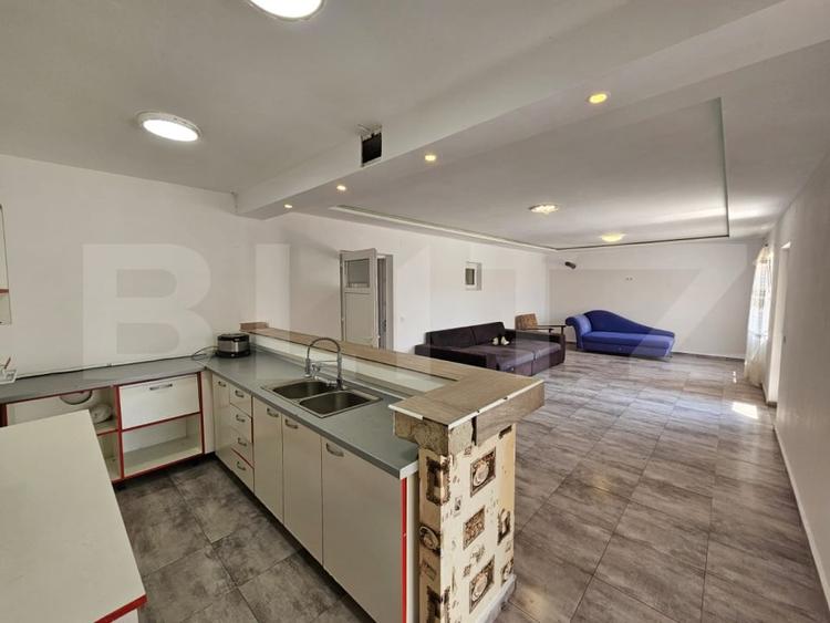 Casă individuală cu 3 camere cu Canalizare în Petrești