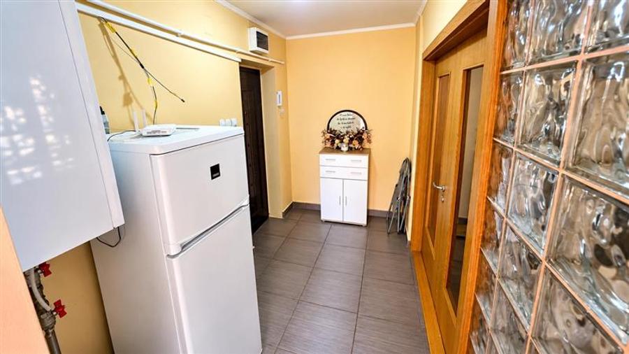 Apartament cu 2 camere decomandat, mobilat în Vest