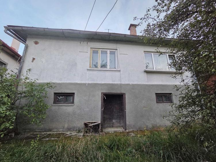 Casă cu 3 camere în Cireșoaia