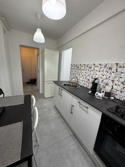 Apartament cu 3 camere decomandat, mobilat în Central