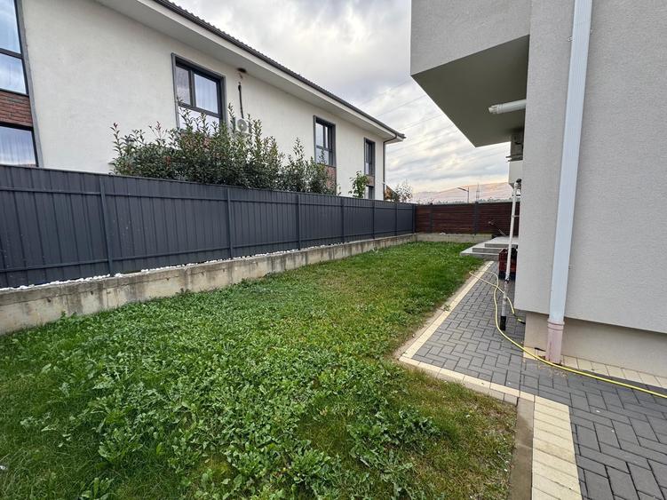 Duplex cu 5 camere cu Canalizare în Florești