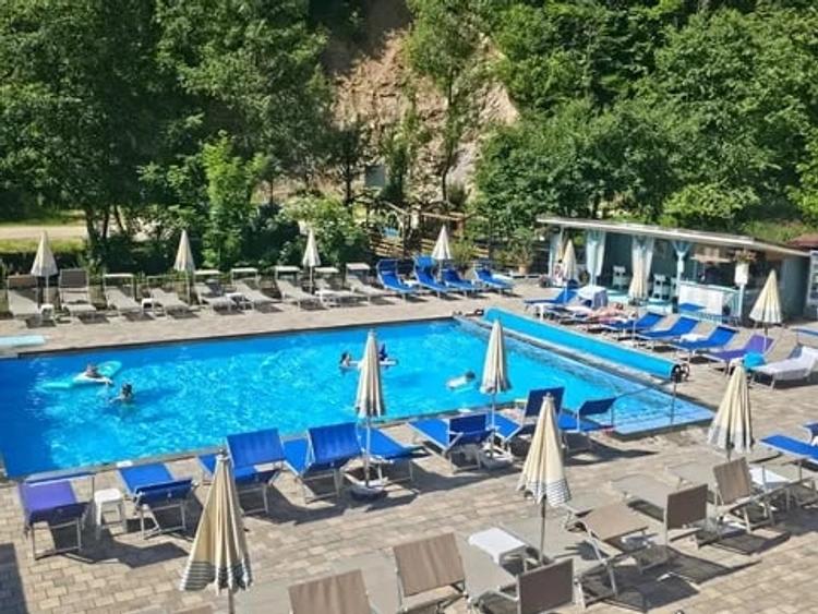 Hotel/Pensiune, de 700 mp, în Someșu Cald