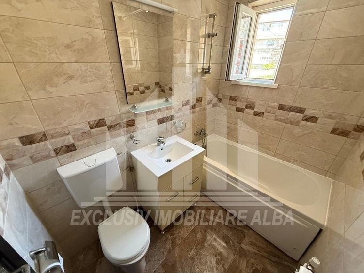 Apartament cu 2 camere semidecomandat, mobilat în Central
