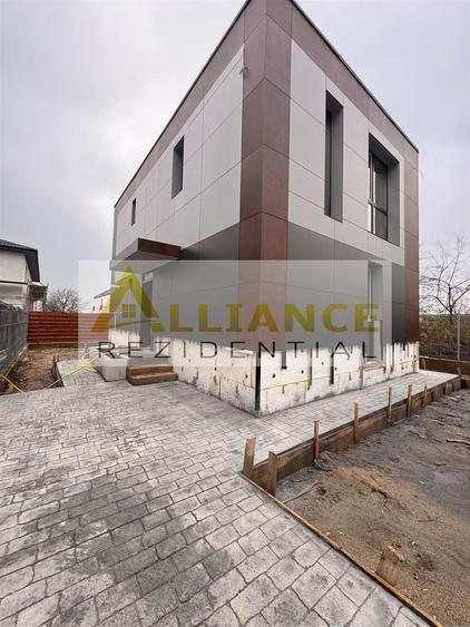 Casă individuală cu 3 camere decomandat cu Canalizare în Central