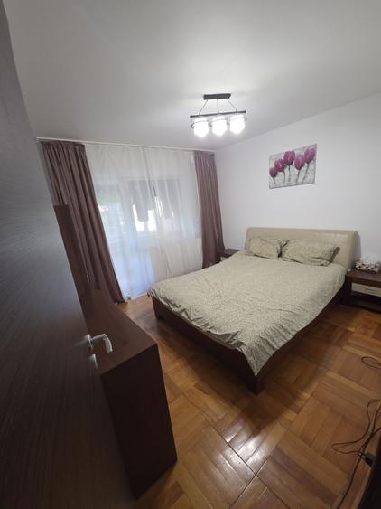 Apartament cu 3 camere decomandat în Aviației