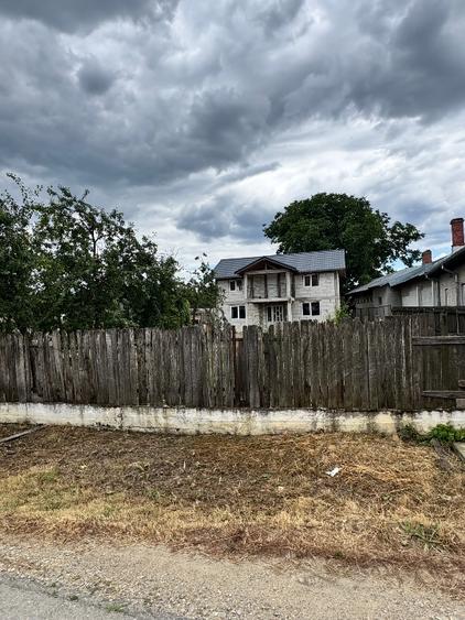 Casa nouă + casa veche + teren - 2