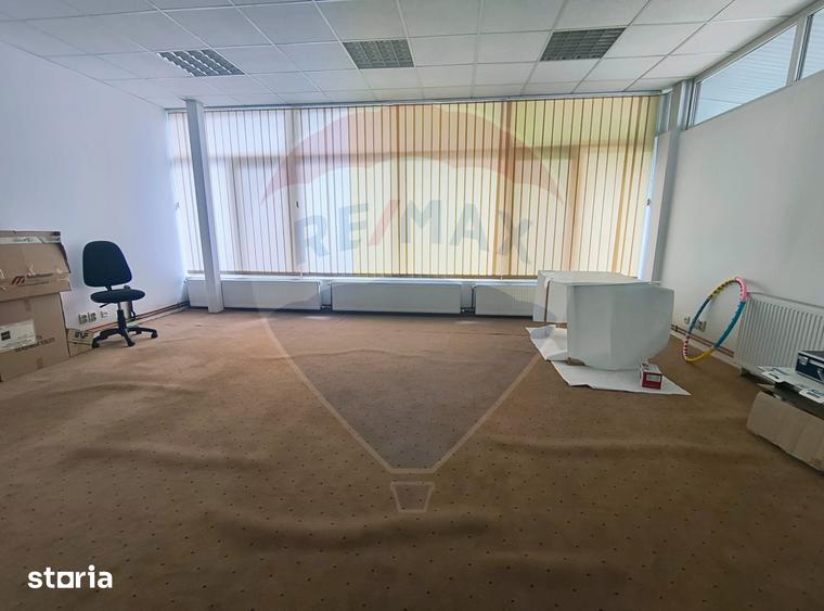 Spațiu comercial, de 1,325 mp, în Industriilor