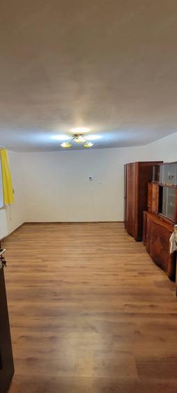 Casă cu 2 camere cu Teren 300 Mp în Central