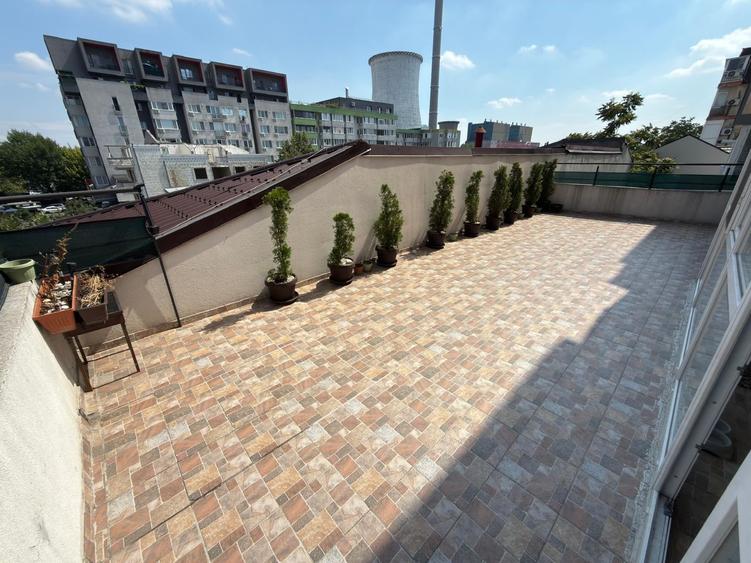 Apartament cu 3 camere decomandat în Berceni