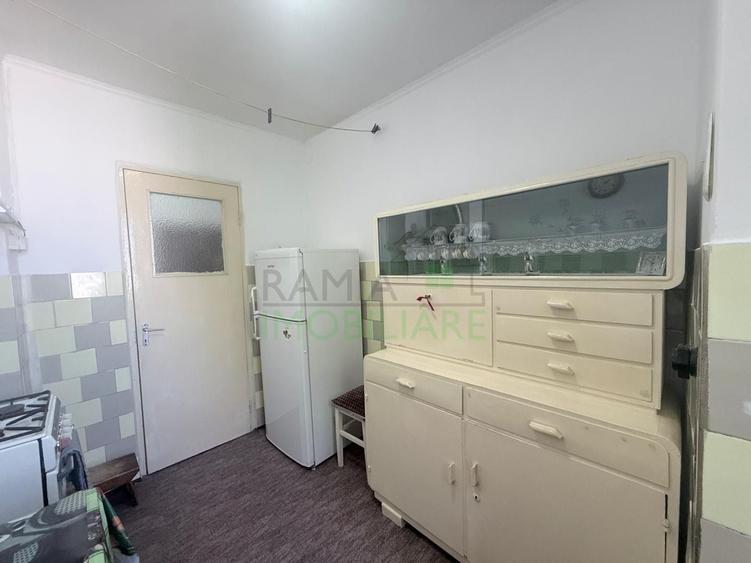 Apartament cu 2 camere semidecomandat, mobilat în Tractorul