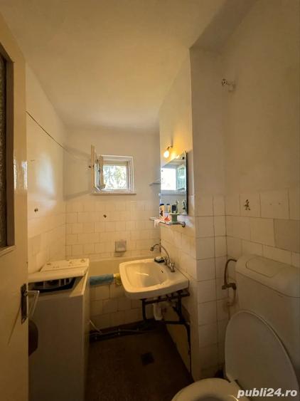 Apartament cu 3 camere semidecomandat în Zamfirescu