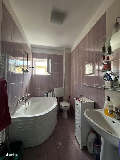 Apartament cu 3 camere decomandat în Gușterița