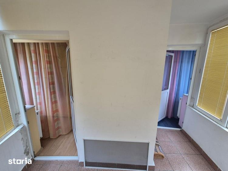 Apartament cu 3 camere decomandat, mobilat în Casa de Cultură