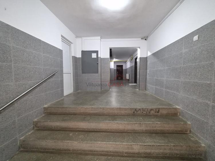 Apartament cu 3 camere decomandat în Teiul Doamnei