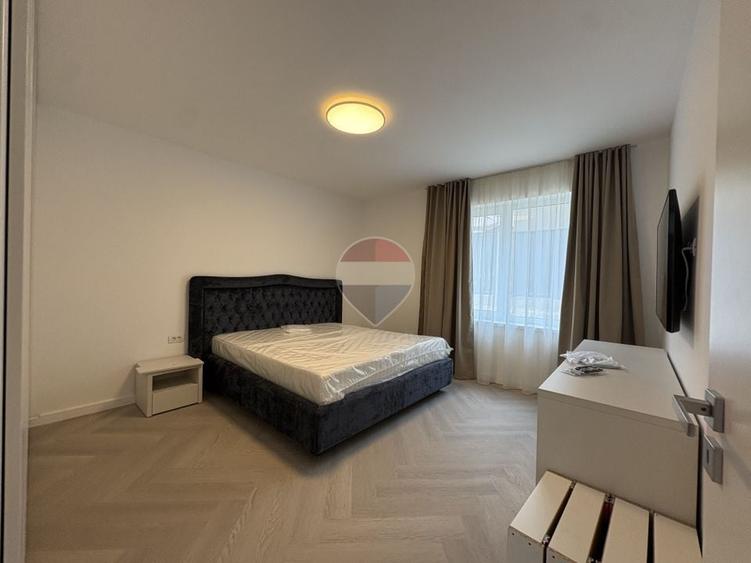 Apartament cu 3 camere decomandat, mobilat în Dacia