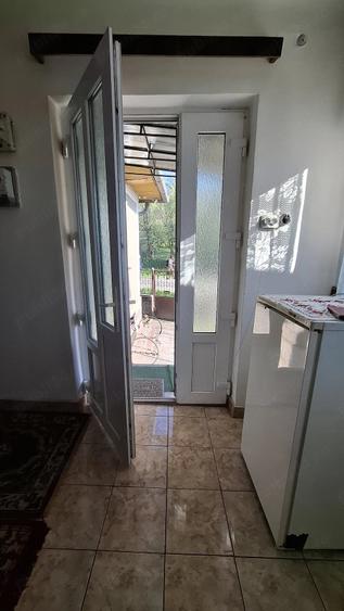 Casă cu 2 camere cu Teren 2236 Mp în Central