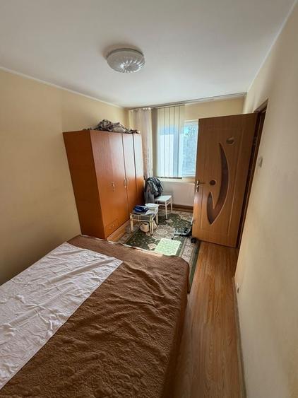 Apartament cu 3 camere semidecomandat, mobilat în Tomis III