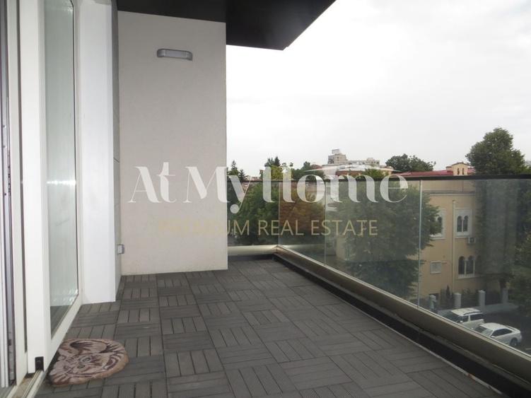 Apartament cu 4 camere decomandat, mobilat în Capitale