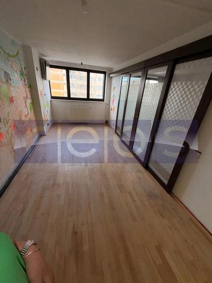 Apartament cu 4 camere decomandat, mobilat în Crângași