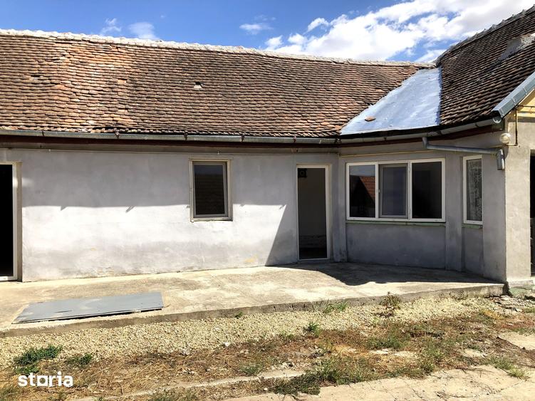 Casă cu 3 camere cu Teren 1438 Mp în Central